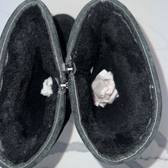 Women’s Ugg Boots - Picture 4 of 7